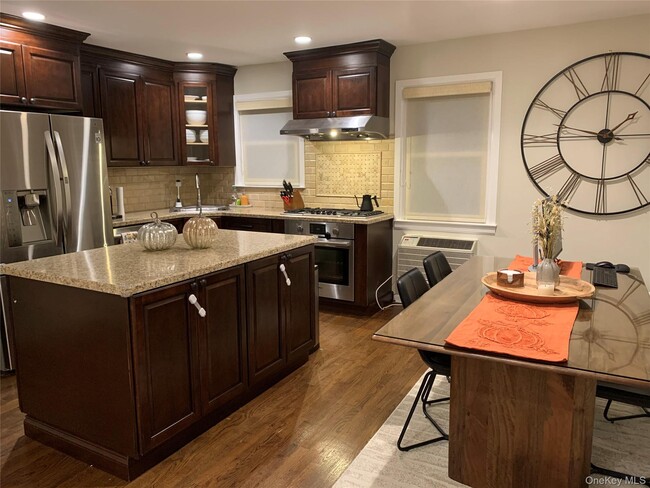 Building Photo - 8 Blackford Ave