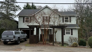 Building Photo - Spacious single-family home located in Southwest