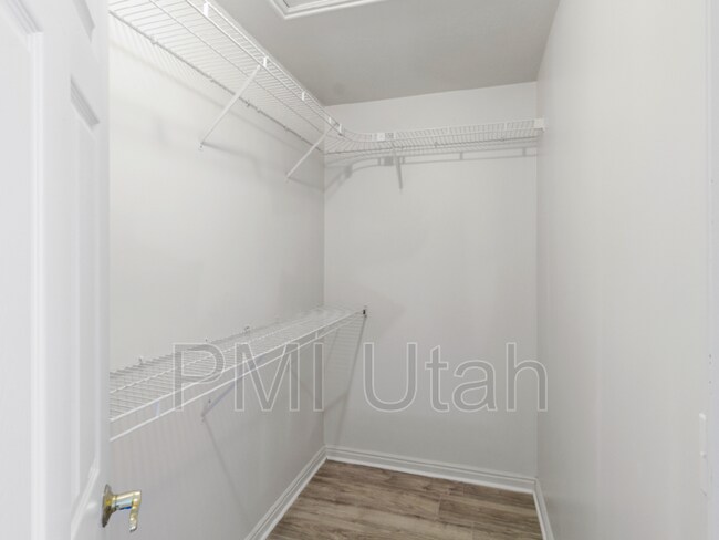 Building Photo - 3211 S 945 E