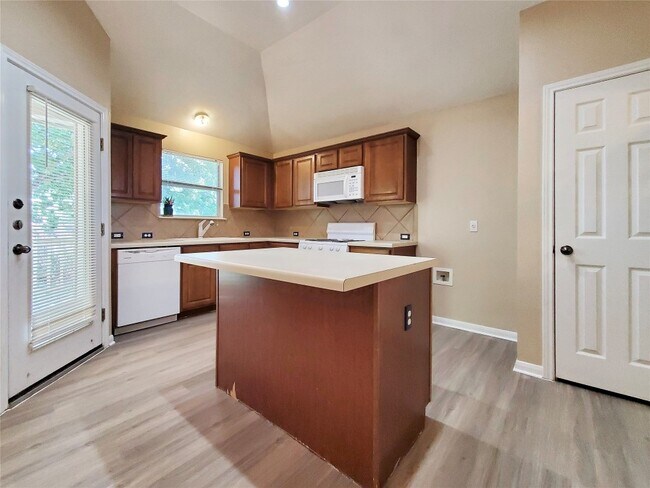 Building Photo - 491 Goldenrod St