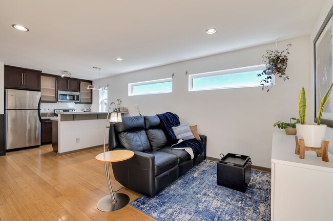 Building Photo - Modern 2-Bedroom Townhome in the Heart of ...