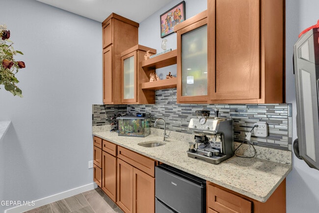 Building Photo - 12631 Mark Twain Ave