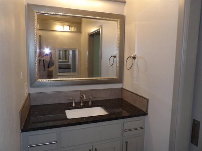 Building Photo - 3914 NE Realtree Dr
