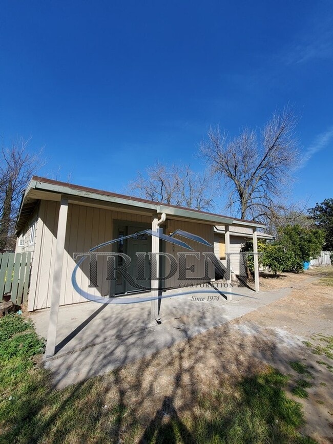 Building Photo - 1825 Sierra Way