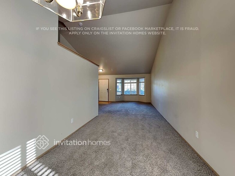 Building Photo - 14904 Woodland Ave E