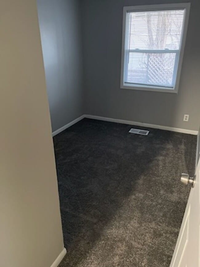 Building Photo - 1007 W Harvard St