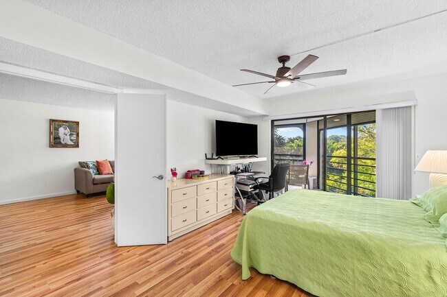 Building Photo - 10110 Cedar Point Blvd