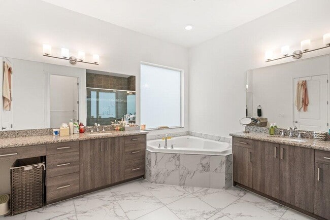 Building Photo - 13185 Mount Columbia Terrace