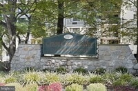 Building Photo - 800 Avondale Rd