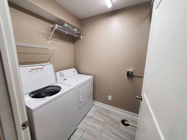 Building Photo - BRAND NEW CONSTRUCTION: 3 Bedroom 2 Full Bath Single Story in East Moline