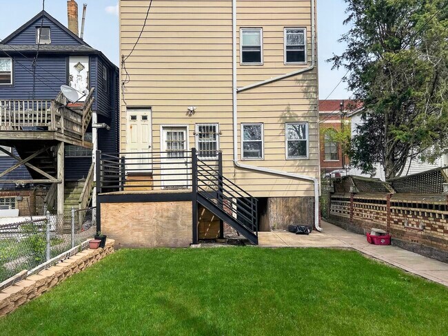 Building Photo - 9046 S Brandon Ave