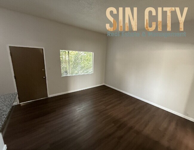 Building Photo - Discover Urban Comfort: Spacious Second Floor 1-Bedroom Oasis at Lyn Capri