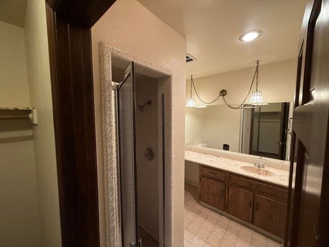 Building Photo - 1150 NW Sunnywood Ct