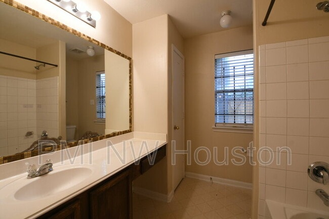 Building Photo - 8611 Texas Acorn Ave