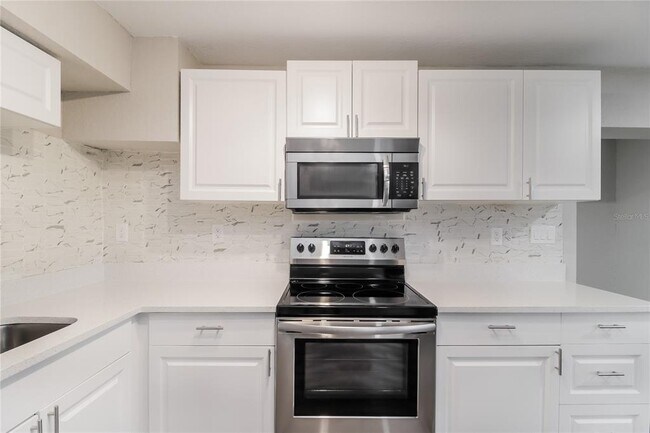 Building Photo - 6808 Ravenna Ave