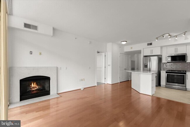 Building Photo - 1021 N Garfield St