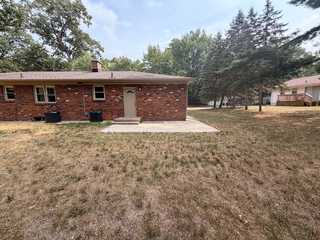 Building Photo - 5729 Ridgebrook Ave SE