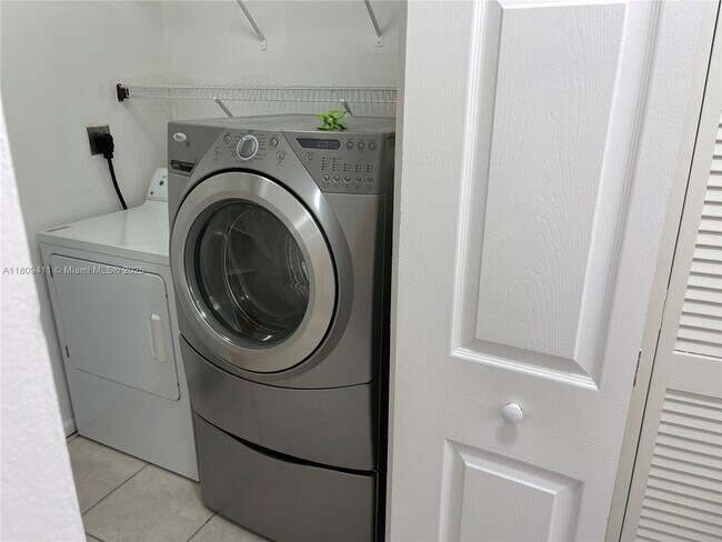Building Photo - 2961 SW 87th Ave