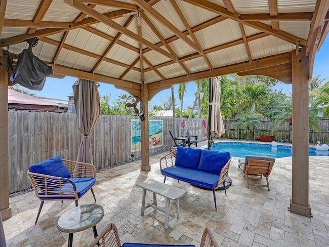 Building Photo - 2750 NE 10th Ave