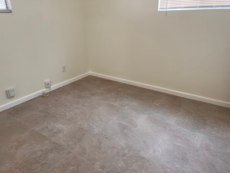 Building Photo - 754 48th St