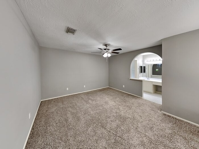 Building Photo - 24030 Griffin House Ln