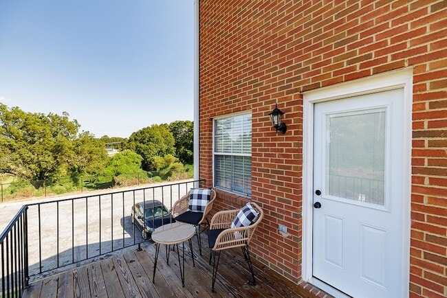 Building Photo - 2165 S Milledge Ave