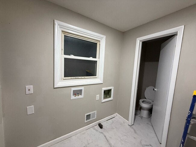 Building Photo - 9900 Richmond Dr