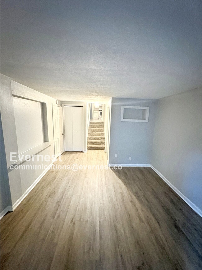 Building Photo - 8802 Homewood Dr