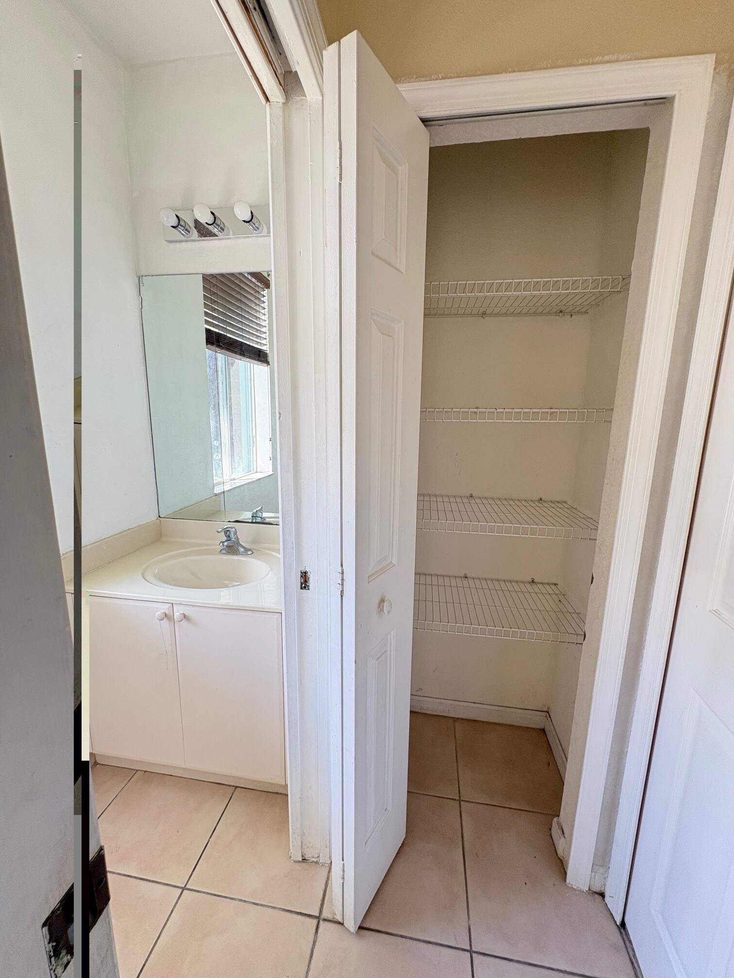 Building Photo - 2819 SE 15th Rd