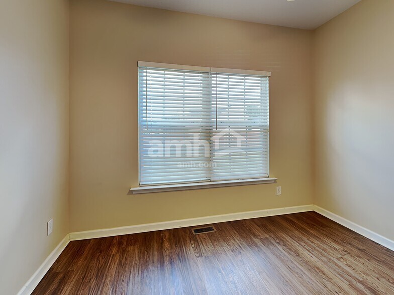 Building Photo - 18 N Orchard Farms Ave