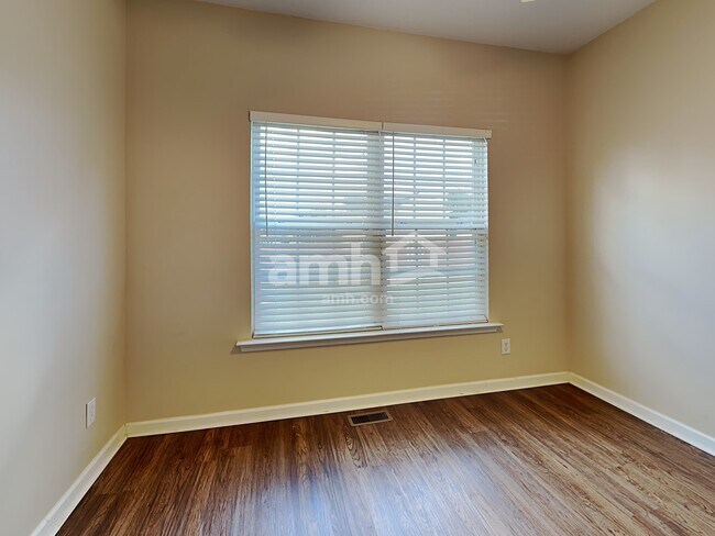 Building Photo - 18 North Orchard Farm Avenue