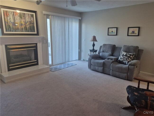 Building Photo - 331 Summerhaven Dr N