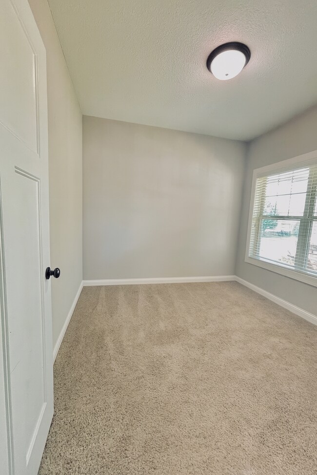 Building Photo - Beautifully Spacious 4bed 3.5bath Home, in...