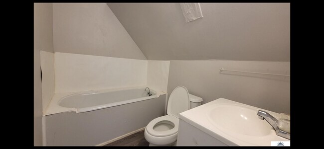 Building Photo - 2423 Templeton St