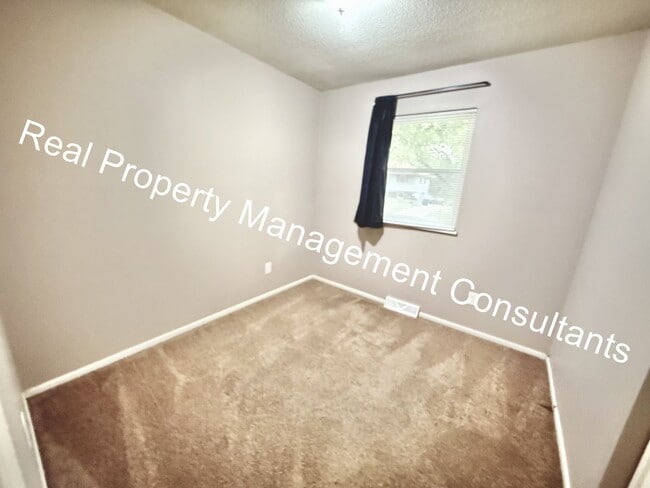 Building Photo - $600 Rent Credit on 3 Bedroom Split-Level ...