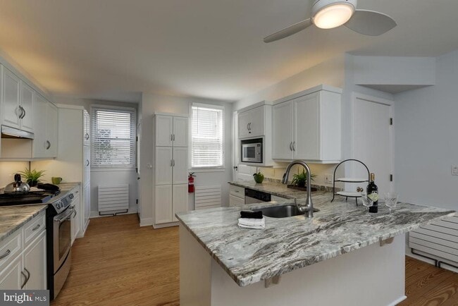 Building Photo - 30 Vandeventer Ave