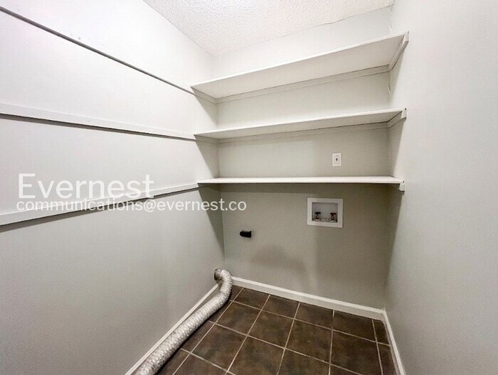 Building Photo - 400 Wilcrest Dr