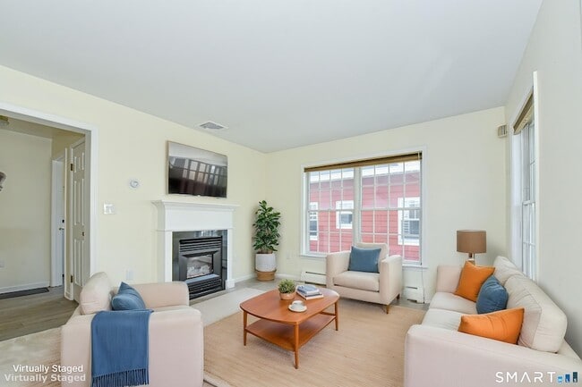 Building Photo - 5 Moody Ave