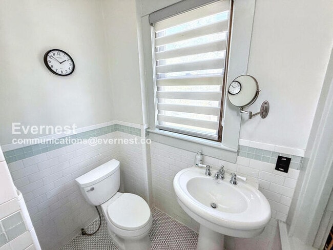 Building Photo - 1801 11th Pl S