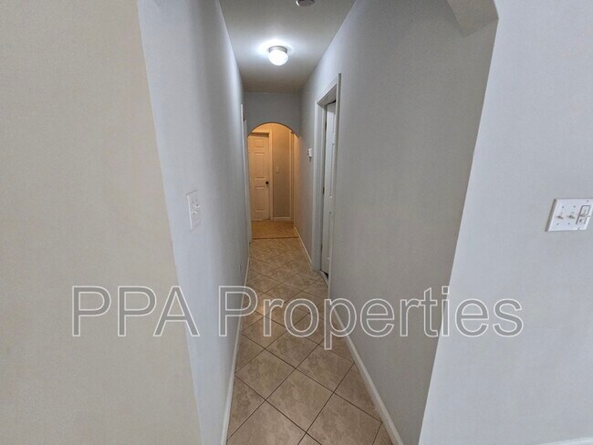 Building Photo - 7122 Ramblewood Dr