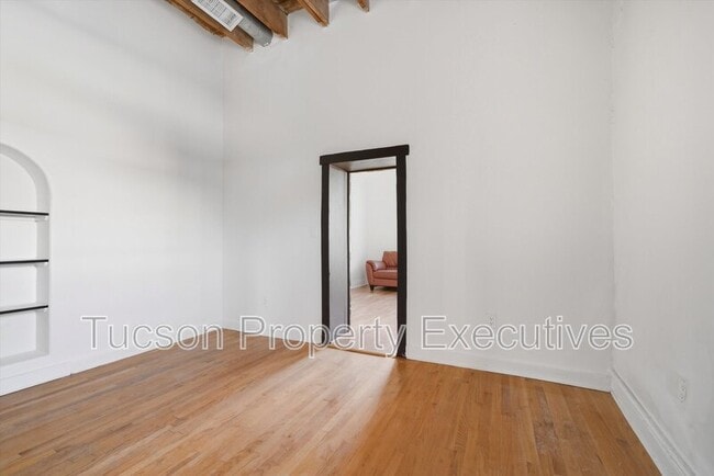 Building Photo - 837 S 8th Ave