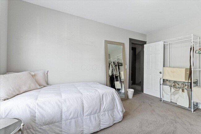 Building Photo - 40 S Richardson Ave