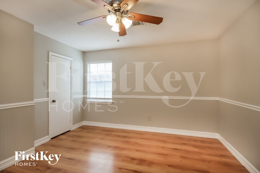 Building Photo - 461 Stephen F Austin Dr