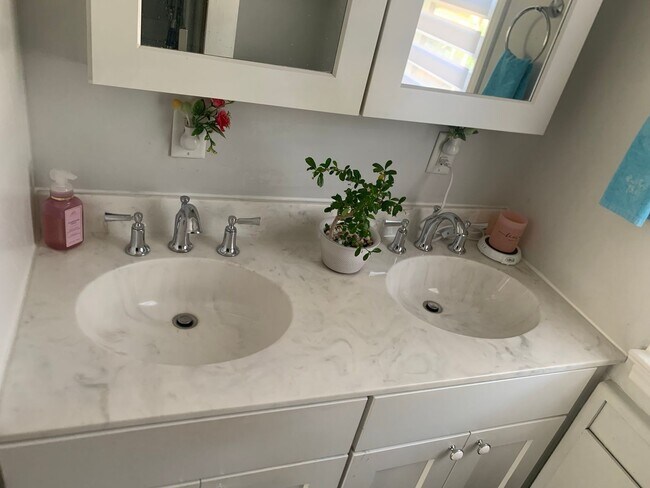 Building Photo - DALLASTOWN SCHOOLS