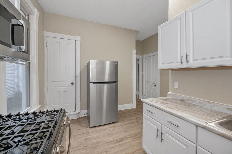 Kitchen - 3328 Fairfield Ave