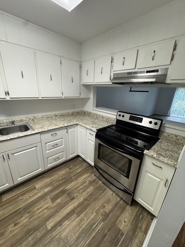 Building Photo - 1726 NE 3rd St