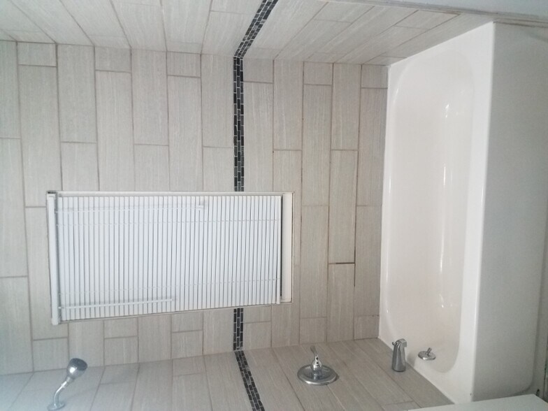 Building Photo - 72 Ardmore St