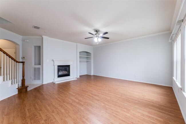 Building Photo - 8417 Robertson Dr