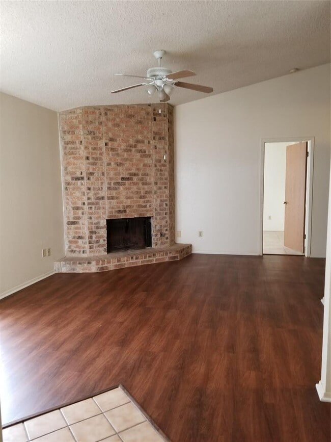 Building Photo - 740 Simonetti Dr