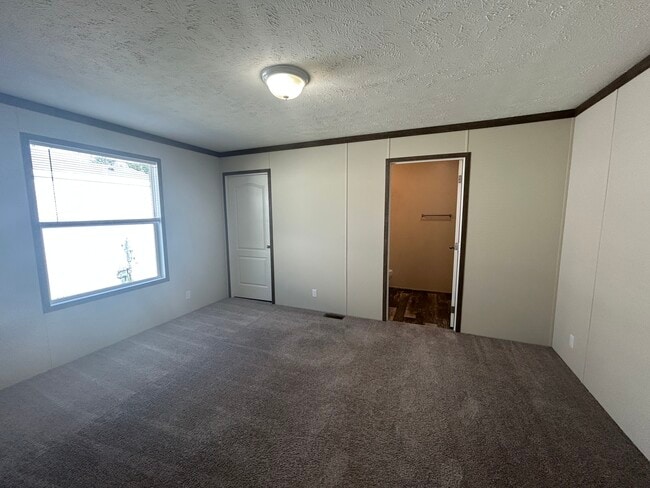 Building Photo - 667 Oregon St